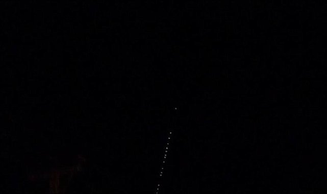 İp gibi dizilip ilerleyen Starlink uyduları Tunceli semasında görüntülendi