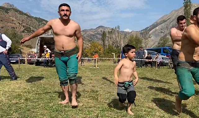 Karakucak Güreşleri'ne kadınlardan yoğun ilgi