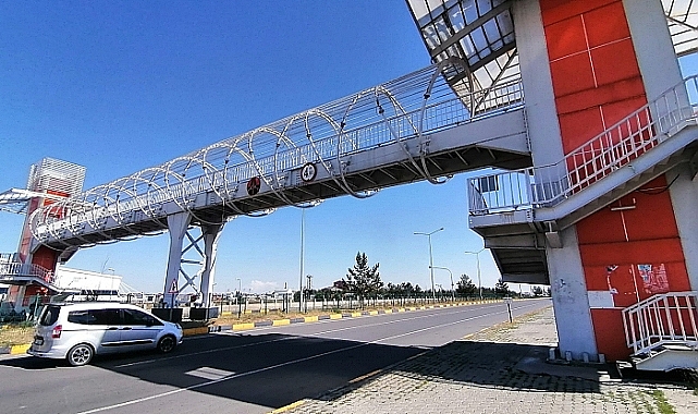 Kars'ta üstgeçit sorunu: Engellilere engel!