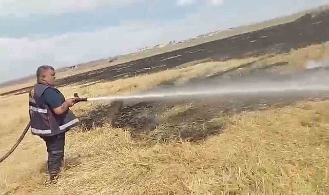Kars'ta örtü yangınları söndürüldü