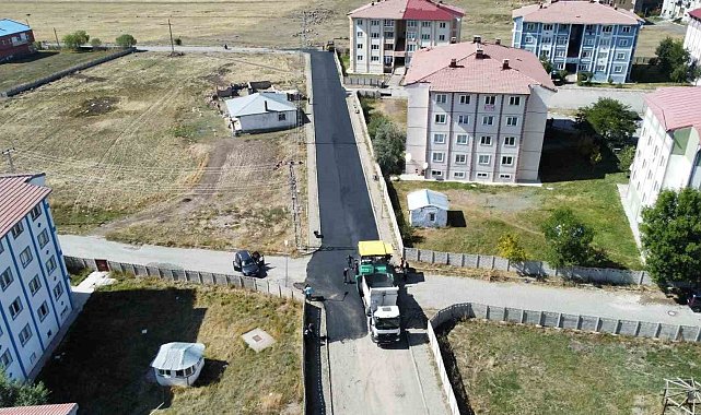 Kars'ta yol yapım çalışmaları devam ediyor