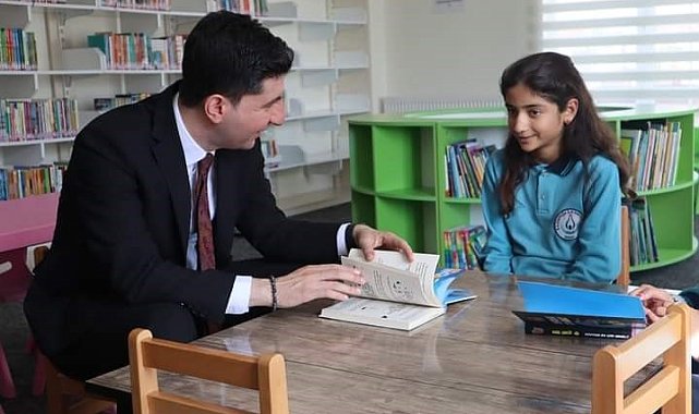 Kaymakam Gürdal, kütüphanede ders çalışan öğrencilerle bir araya geldi