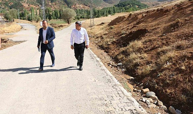 Kaymakam Özçelik, kilit parke taşı çalışmalarını inceledi