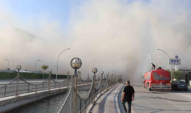 Malatya'da ağır hasarlı yüksek katlı binaların patlayıcı ile yıkımları sürüyor