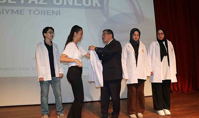 Malatya'da Tıp öğrencileri beyaz önlüklerini giydi