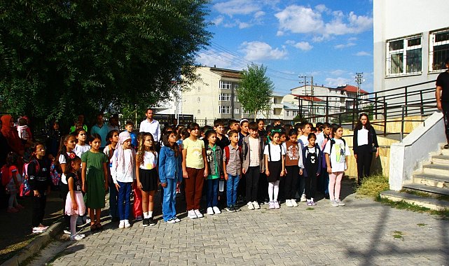 Malazgirt'te ilk ders zili çaldı