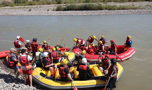 Masalsı kanyon arasında rafting keyfi