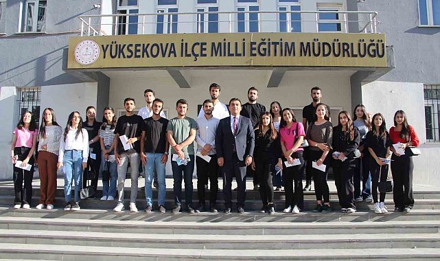 Müdür Atael 20 farklı alanda derece yapan öğrencileri ödüllendirdi