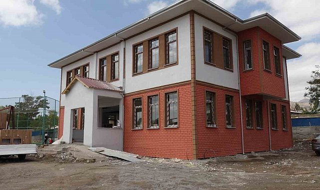 Muradiye'de bebek ve çocuk kütüphanesi açılış için gün sayıyor