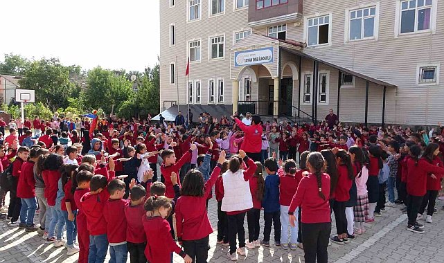 Öğrenciler gönüllülerle doyasıya eğlendi
