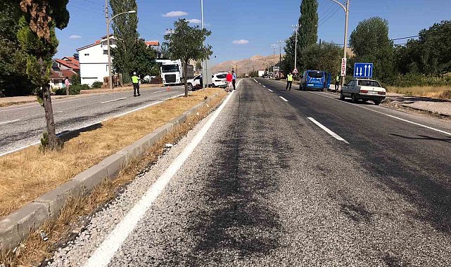 Otomobille motosiklet çarpıştı: 1 yaralı