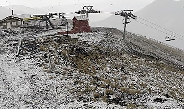 Palandöken'in zirvesi beyaza büründü