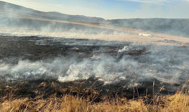 Sarıkamış'ta örtü yangını kısa sürede söndürüldü