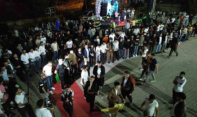 Ses sanatçısı damadın düğününe 150 sanatçı katıldı