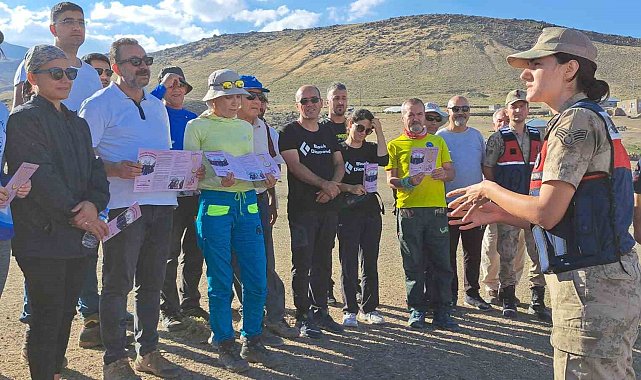 Süphan Dağı eteklerinde 'kadına şiddete hayır' etkinliği