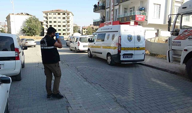 Tartıştığı kardeşini silahla yaralayıp polise teslim oldu