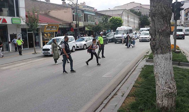 Tatvan'da okul çevreleri denetlendi