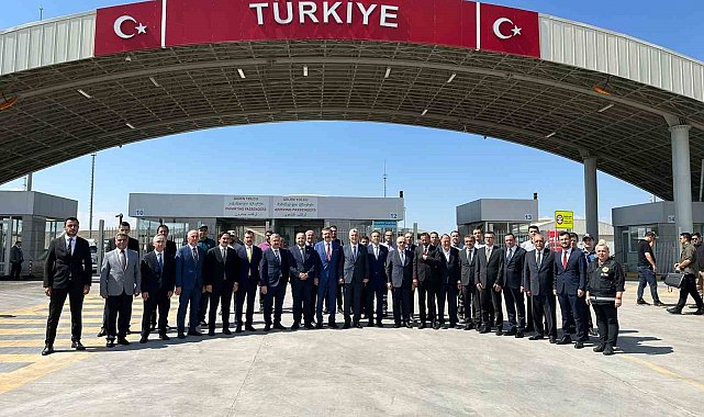 Ticaret Bakanı Bolat, Çıldır-Aktaş Sınır Kapısı'nda incelemelerde bulundu