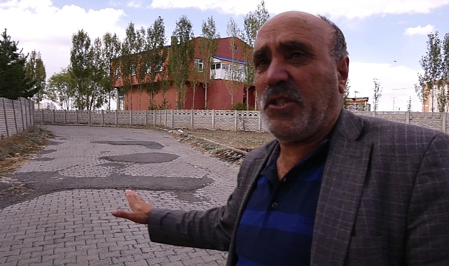 TOKİ sakinleri bozuk yolların yapılmasını istiyor