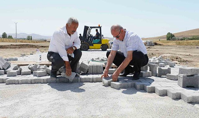 Tuşba'da yol çalışması yapılmayan mahalle kalmadı