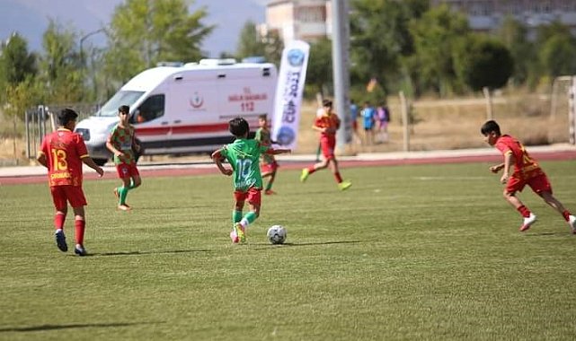 UYAFA Ağrı Dağı Cup Futbol Turnuvası'nın şampiyonu Diyarbakır oldu