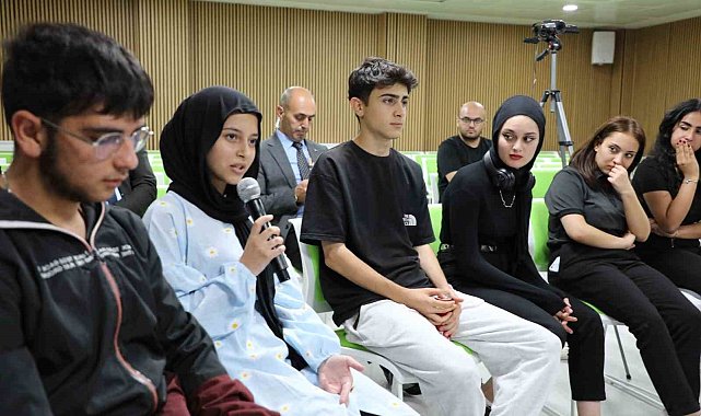 Vali Aydoğdu, liselileri dinledi