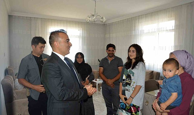 Vali Çiçek şehit ailesini ziyaret etti