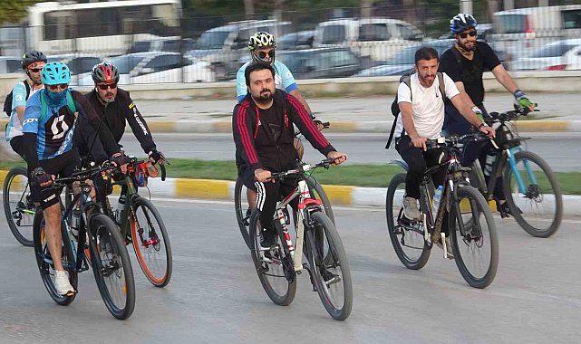 Van'da bisikletliler sağlıklı yaşam için pedal çevirdi