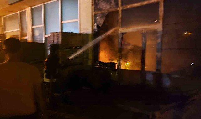 Van'da iş yeri yangını