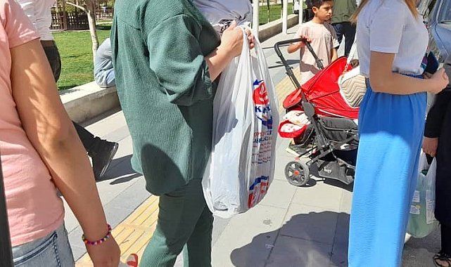 Vanlı Amcan'dan bin öğrenciye kırtasiye yardımı