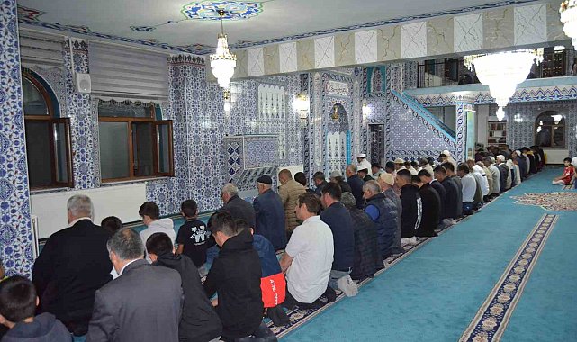 Varto 'da camiler mevlid kandili için doldu taştı