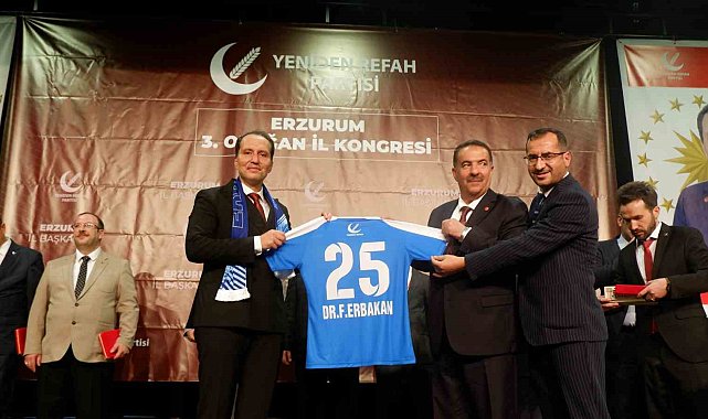 Yeniden Refah Partisi Genel Başkanı Erbakan, Erzurum'da Orta Vadeli Programı eleştirdi