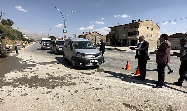 Yüksekova'da 7 yıldır kapalı olan İpekyolu Caddesi trafiğe açıldı