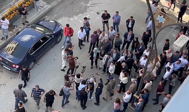 Yüksekova'da PKK operasyonlarını protesto etmek isteyen gruba polisten müdahale