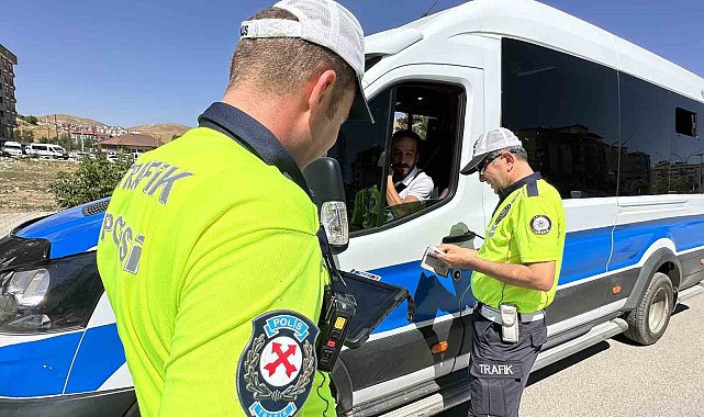 Yüksekova'da toplu taşıma araçları denetlendi