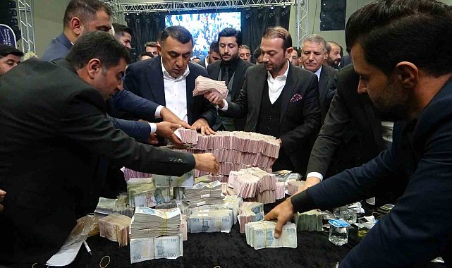 10 bin kişinin katıldığı düğünde damada 10 milyon TL, geline ise kilolarca altın takıldı