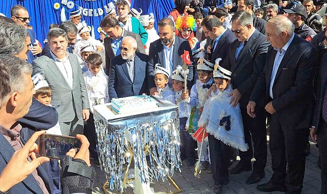 '26. Adilcevaz Ceviz Festivali' renkli görüntülere sahne oldu