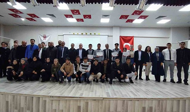 Adilcevaz'da liseler arasında bilgi yarışması yapıldı