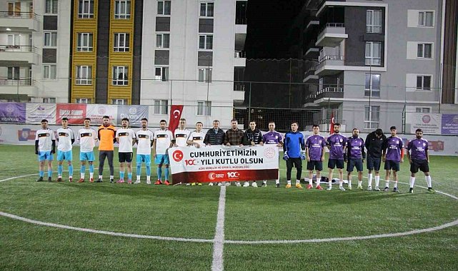 Ağrı'da 100. Yıl Futbol Turnuvasının Şampiyonu Çanakkale Spor Oldu