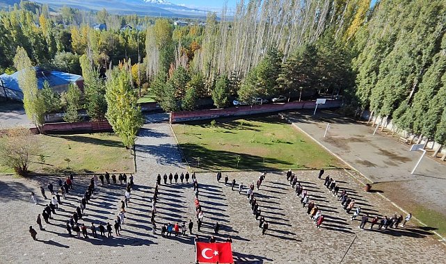 Ağrı'da Cumhuriyet'in 100. yılına özel koreografi