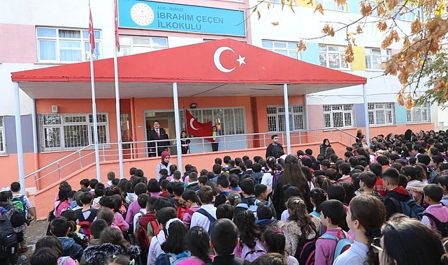 Ağrı'da Filistin için bayrak töreni ve saygı duruşu