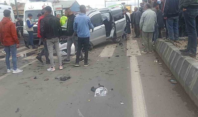 Ağrı'da iki hafif ticari aracın çarpışması: 6 yaralı