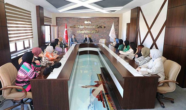 Ağrı'da Manisa'dan gelen öğrencileri ağırladılar