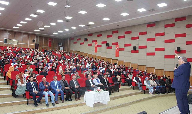 Ağrı'da "İnsan, İnsanın Gölgesinde Yetişir" temalı seminerler gerçekleştirildi