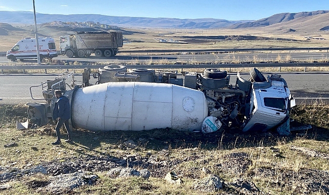 Ardahan'da devrilen beton mikserindeki 2 kişi yaralandı