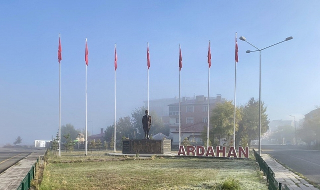 Ardahan'da sis ve buzlanma oluştu, Kars'ın yükseklerine kar yağdı