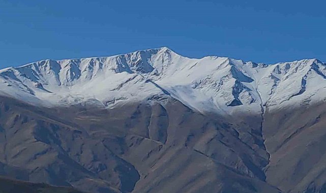 Artos Dağı'nın zirvesi beyaza büründü