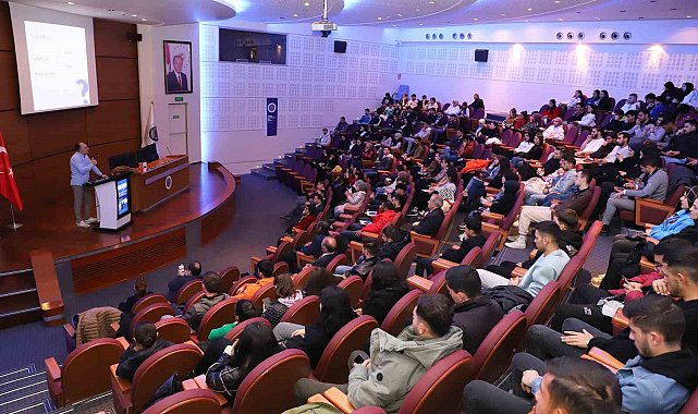 Atatürk Üniversitesinde öğrencilere, kampüste dış ticaret eğitimleri verildi