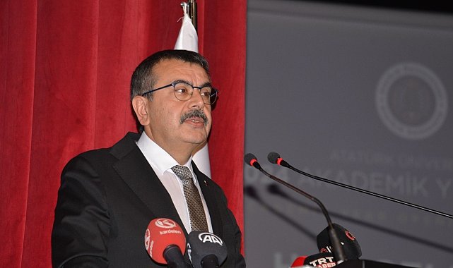 Bakan Tekin: "Üniversiteler Bakanlığın politikalarını izlemeli"