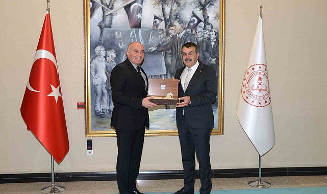 Başkan Özakalın, Bakan Tekin ile görüştü